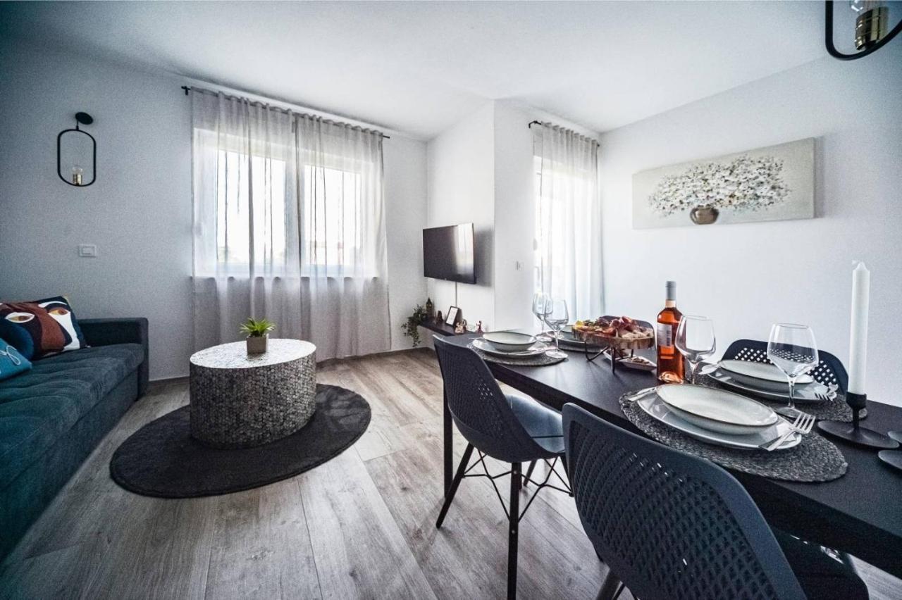 Cube Residence Каштела Екстер'єр фото