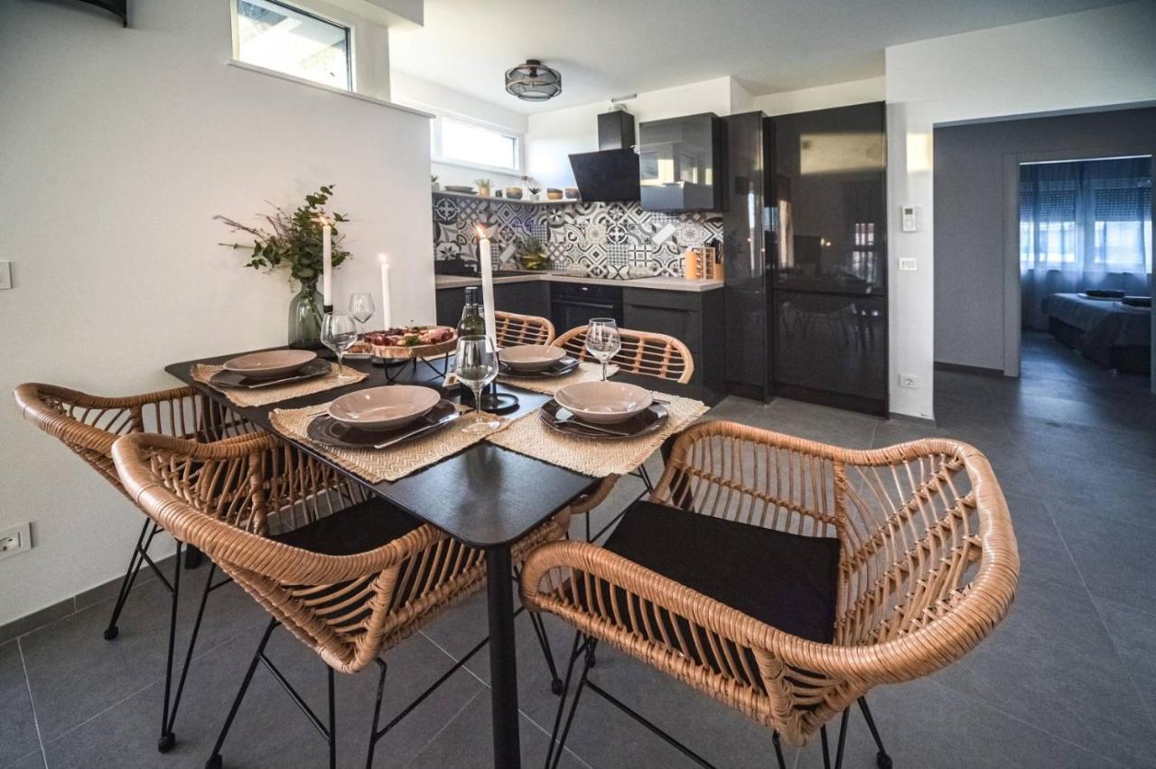Cube Residence Каштела Екстер'єр фото